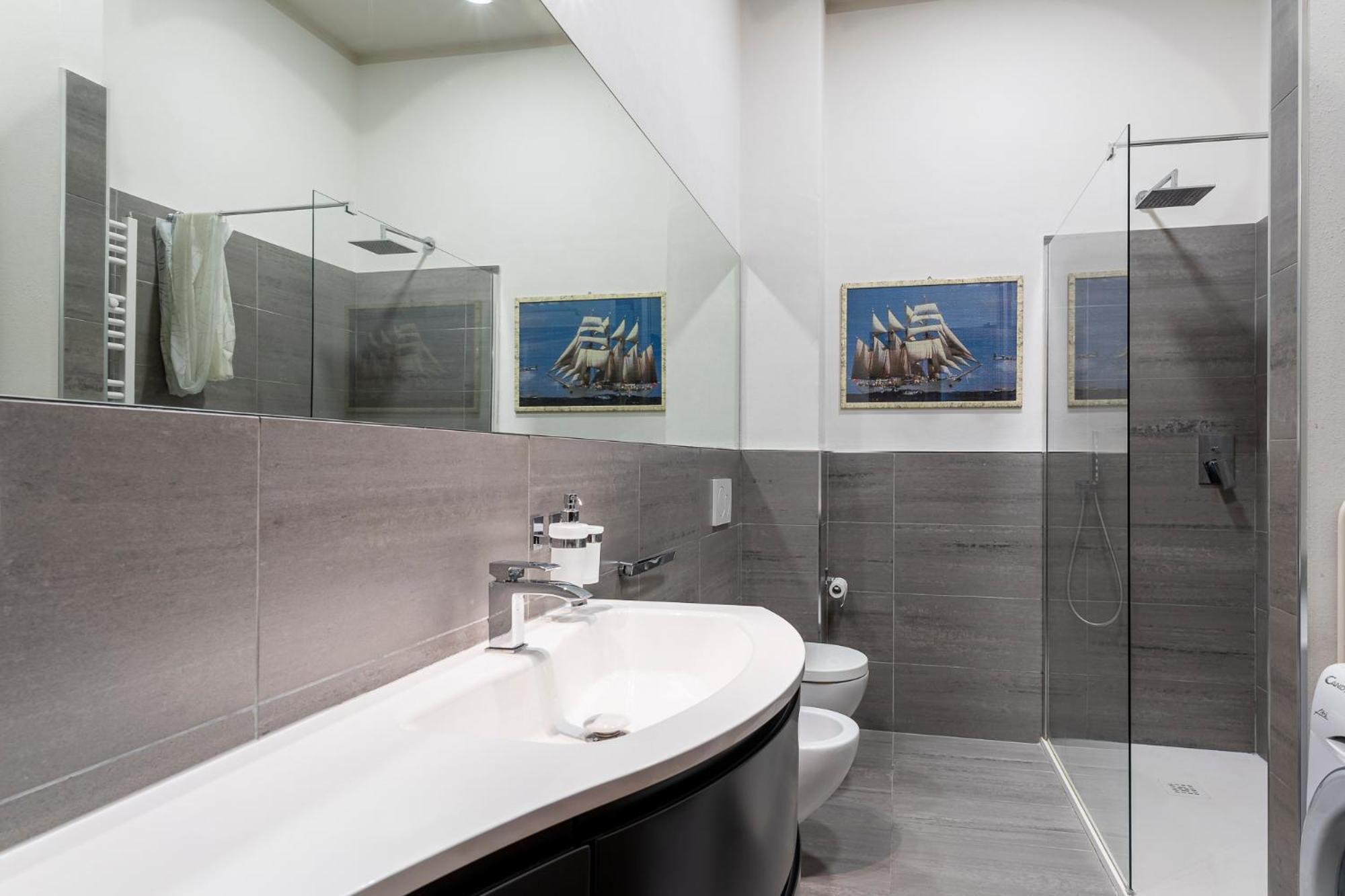 Apartment Bagni Pancaldi Sea View Apartment! *